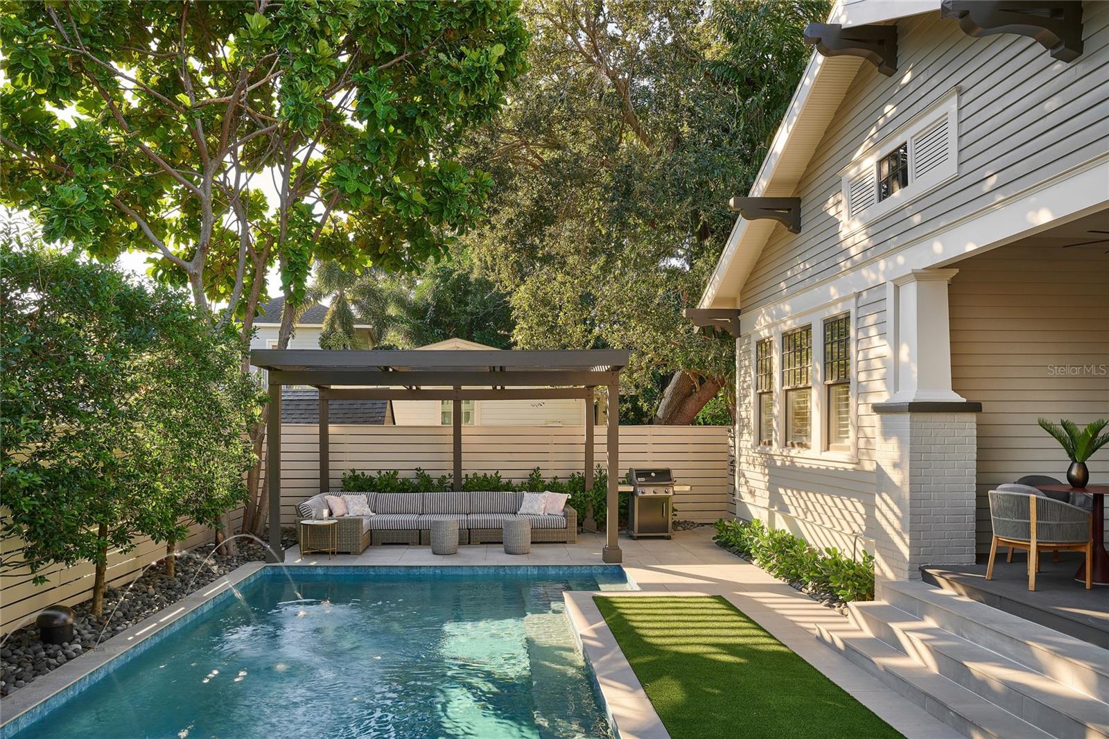 1402 S DE SOTO AVENUE