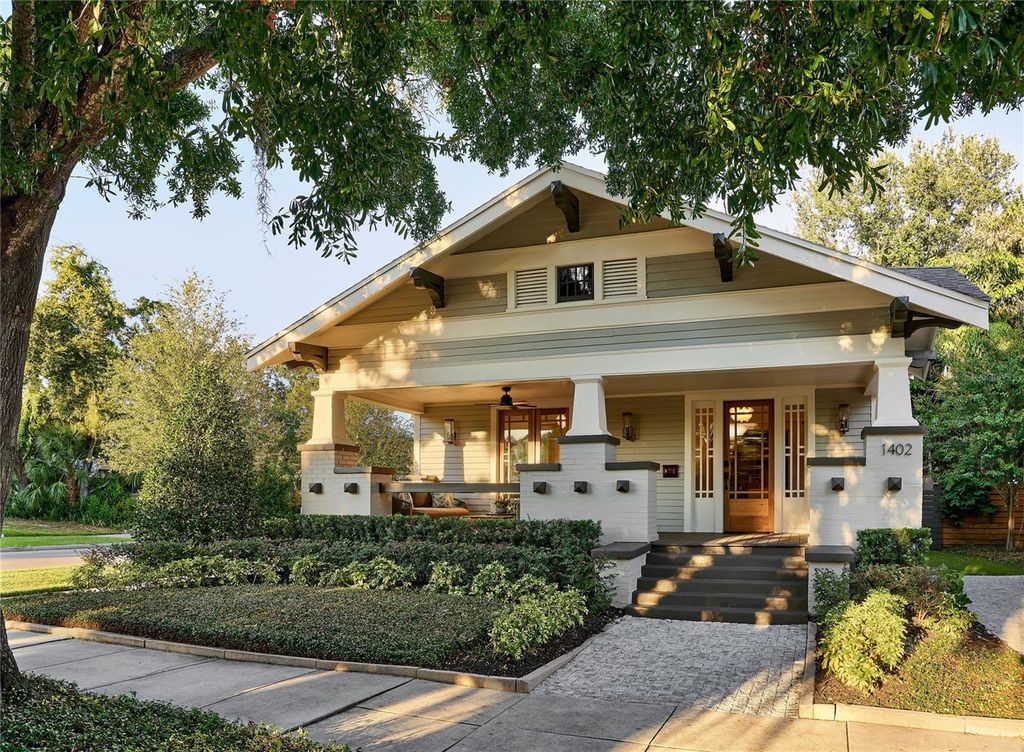 Photo of 1402 S De Soto Avenue, Tampa, FL 33606 (MLS # TB8451458)