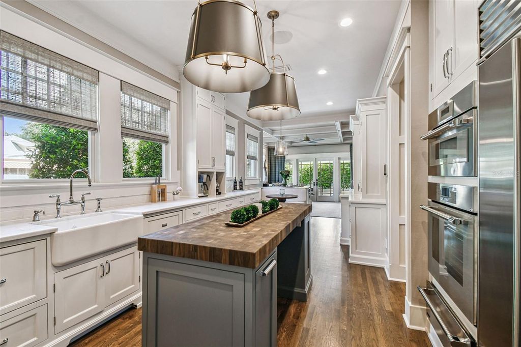 Photo of 1402 S De Soto Avenue, Tampa, FL 33606 (MLS # TB8451458)