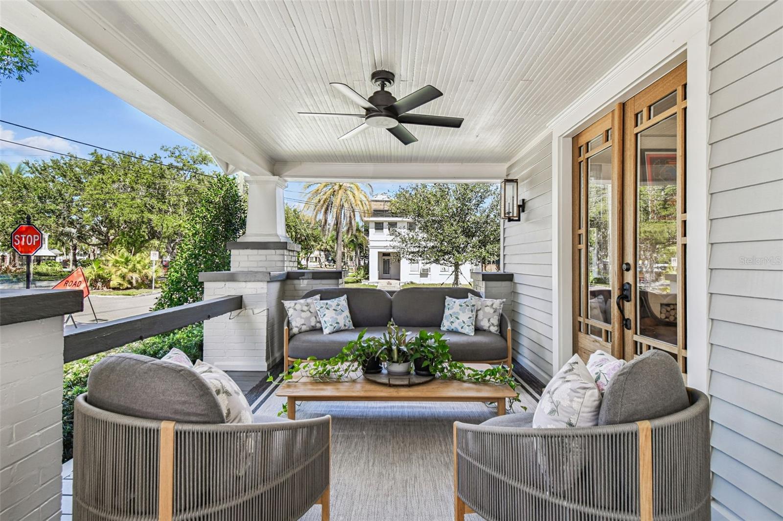 1402 S DE SOTO AVENUE