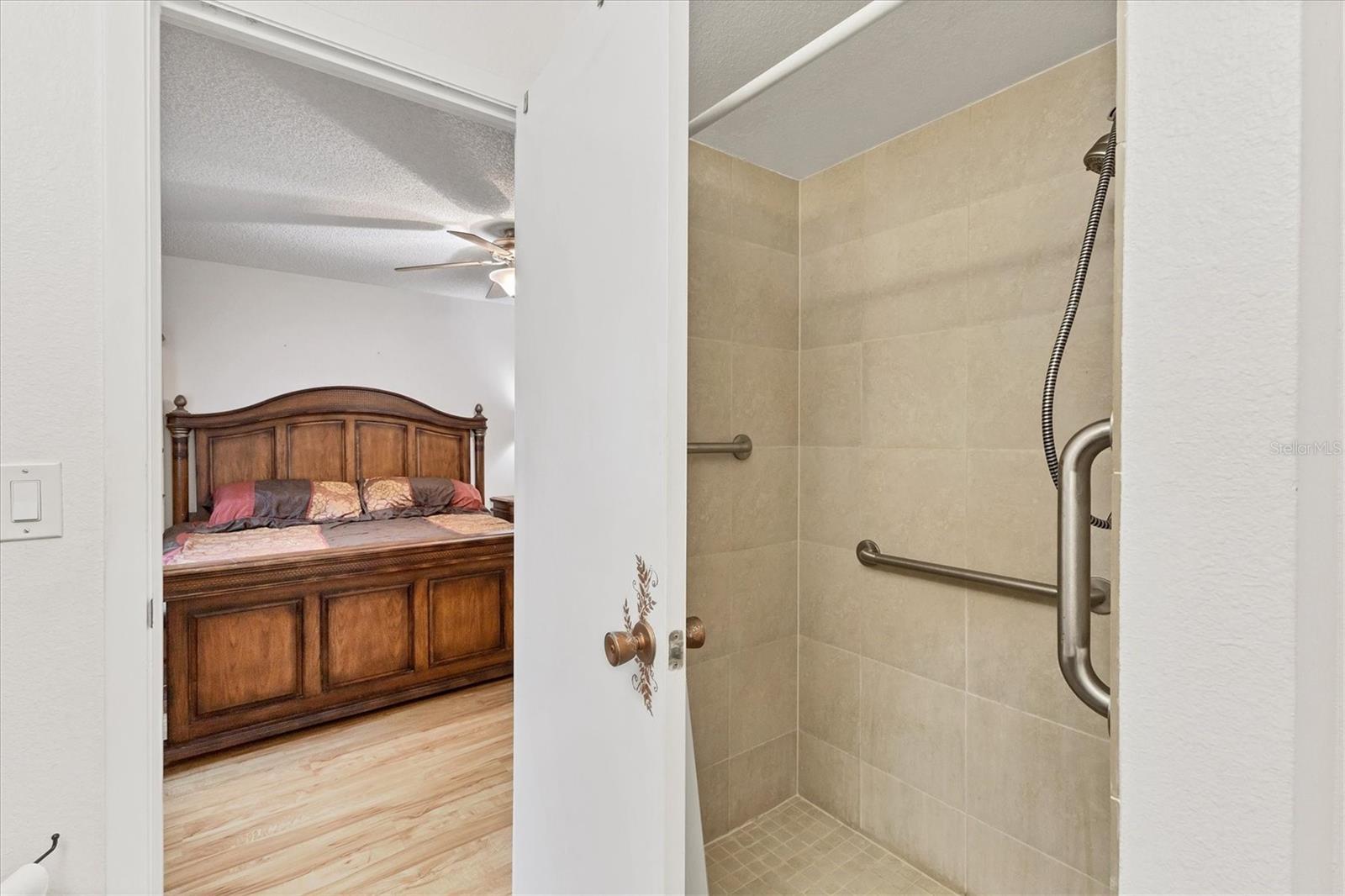 GLEN OAKS RIDGE VILLAS 2 - Residential