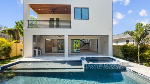 Photo of 2608 N Ridgewood Avenue, Tampa, FL 33602 (MLS # U8190878)