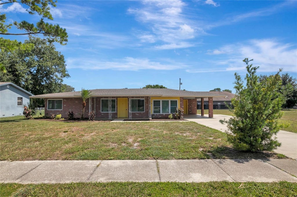 Photo of 1706 Shore Acres Drive, Lakeland, FL 33801 (MLS # TB8540313)