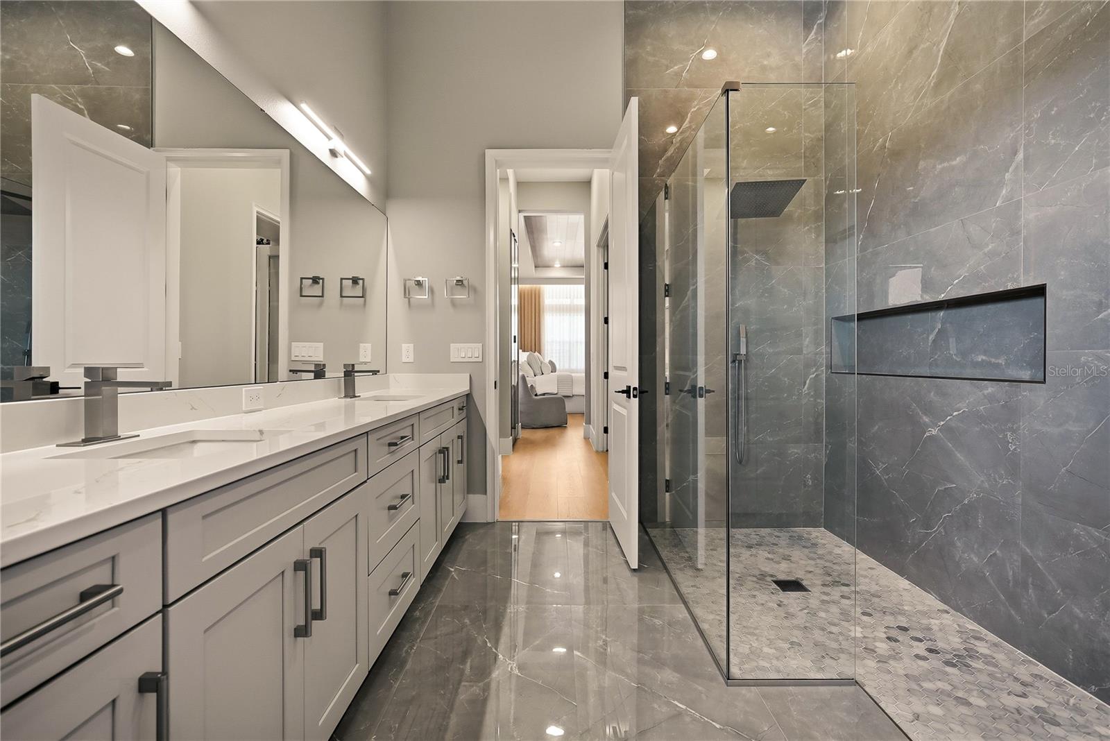 AVALON RDG - Residential