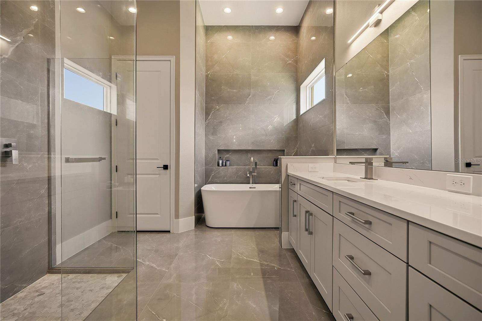 AVALON RDG - Residential