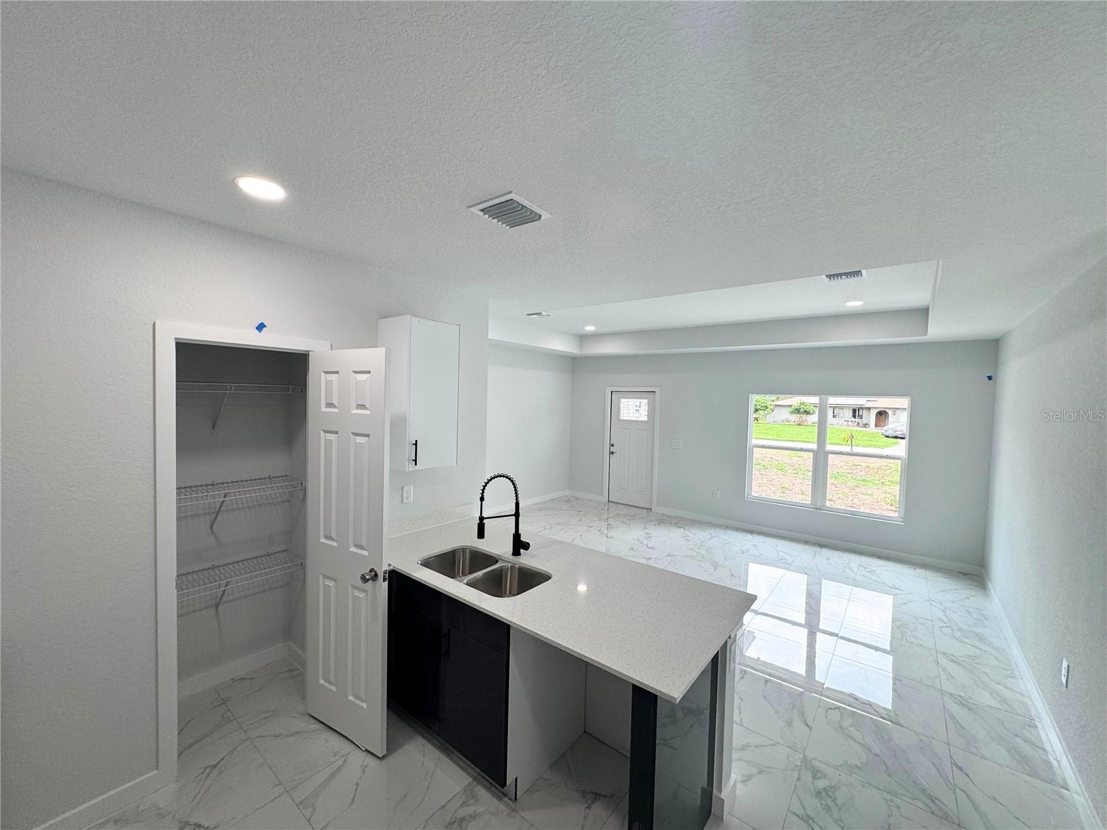 842 SENTINELA BOULEVARD