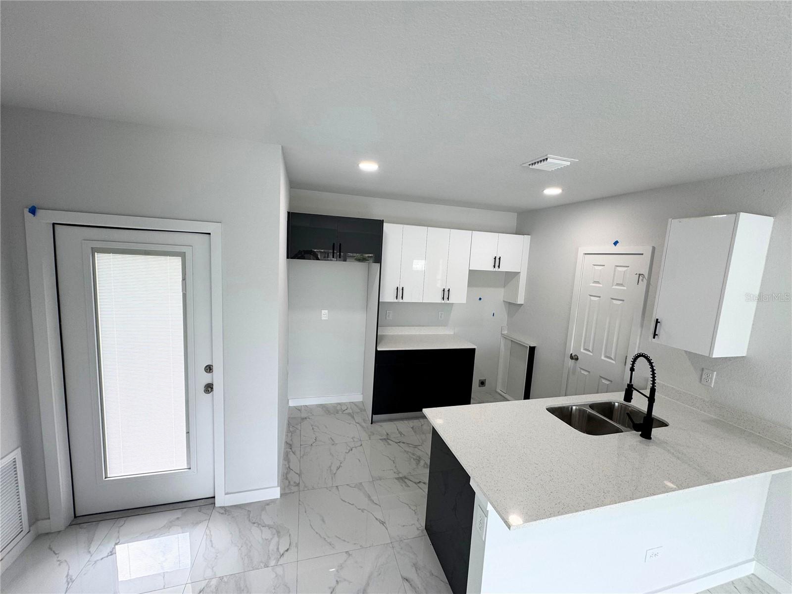 842 SENTINELA BOULEVARD