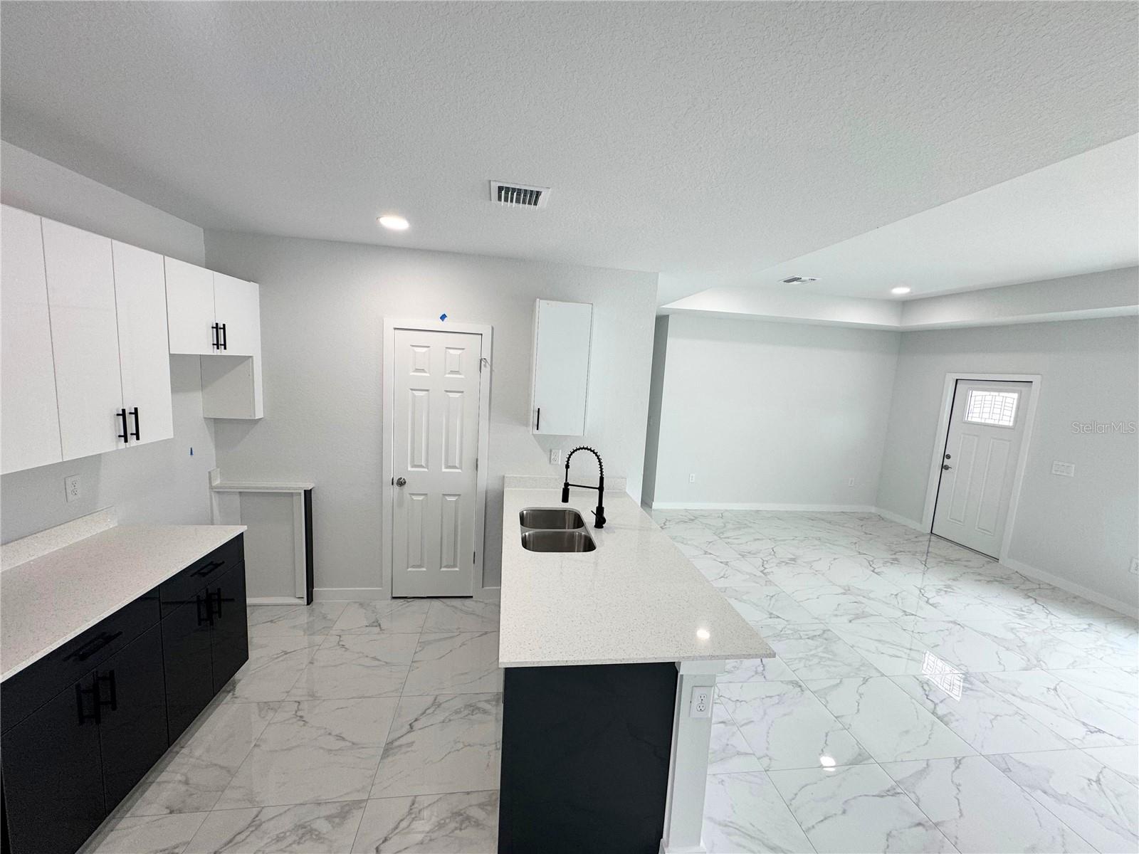 842 SENTINELA BOULEVARD