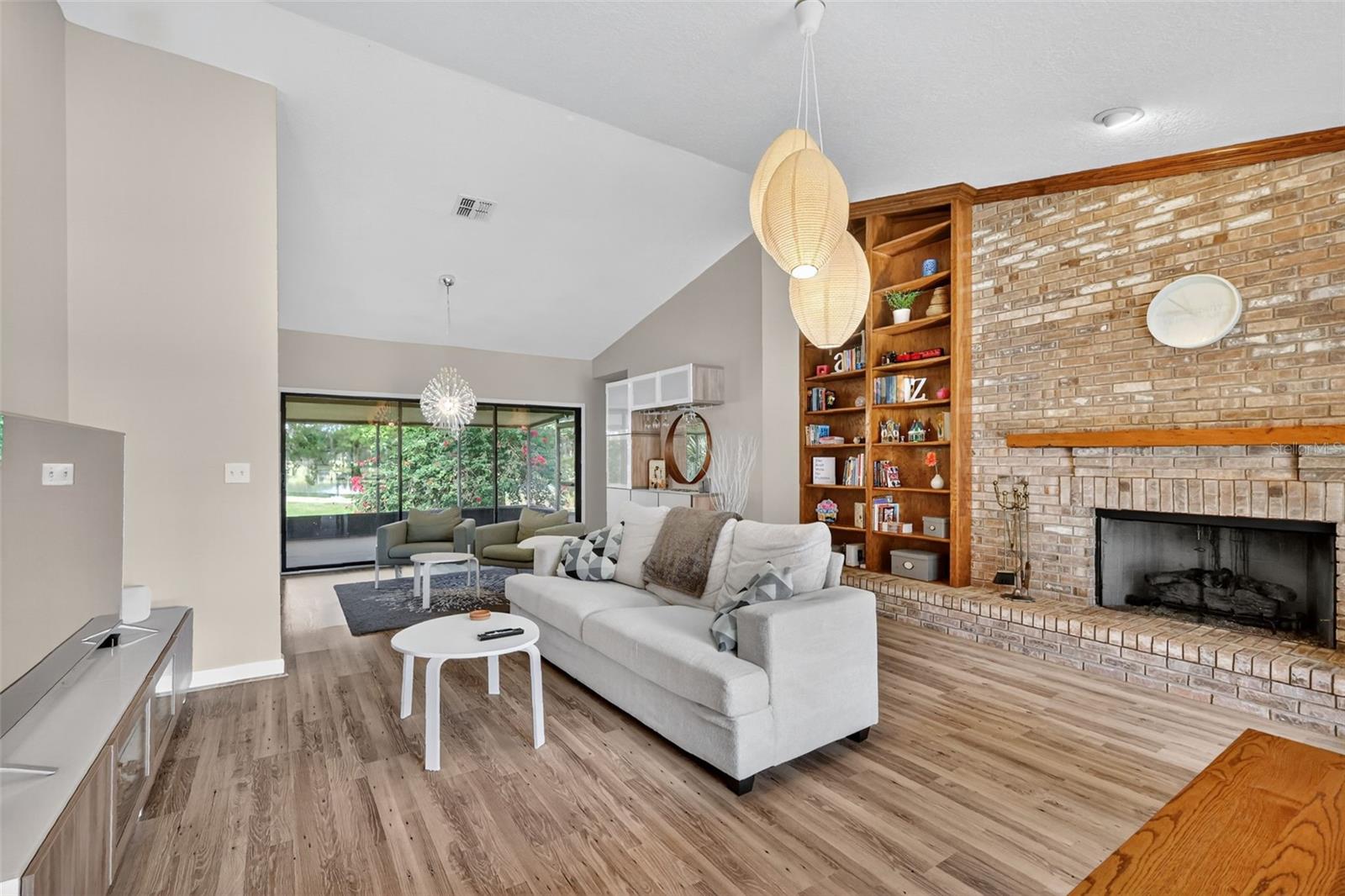 VILLAGE GREEN - Residential