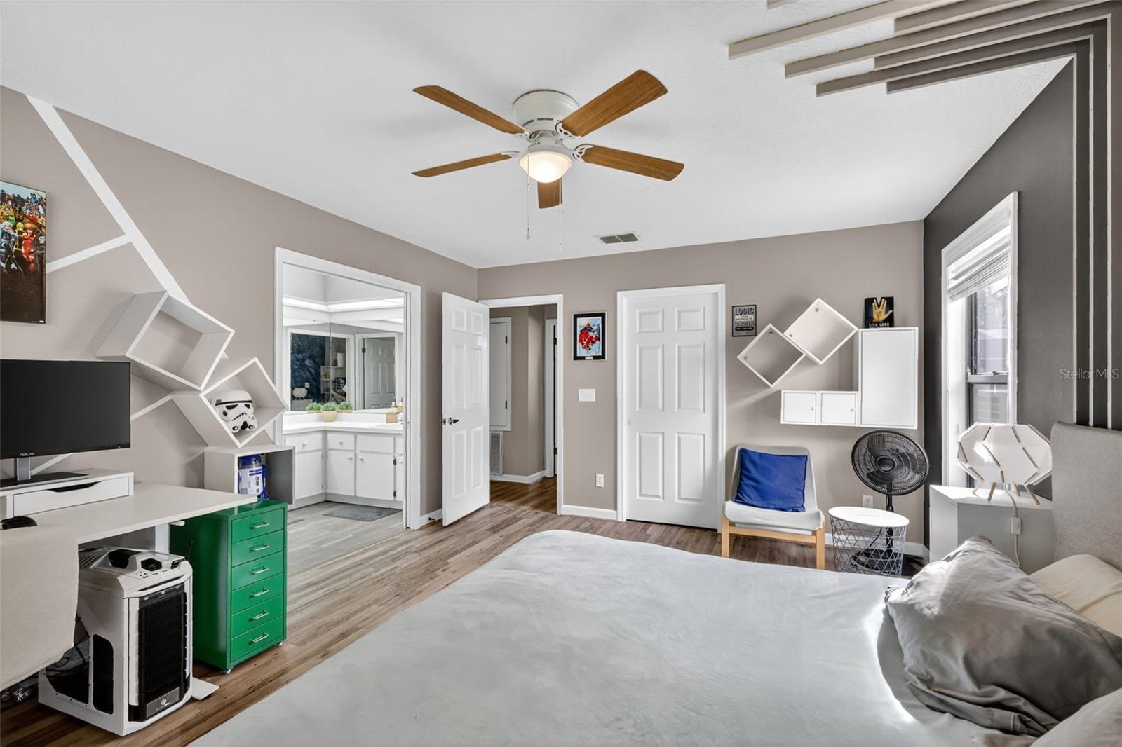 VILLAGE GREEN - Residential