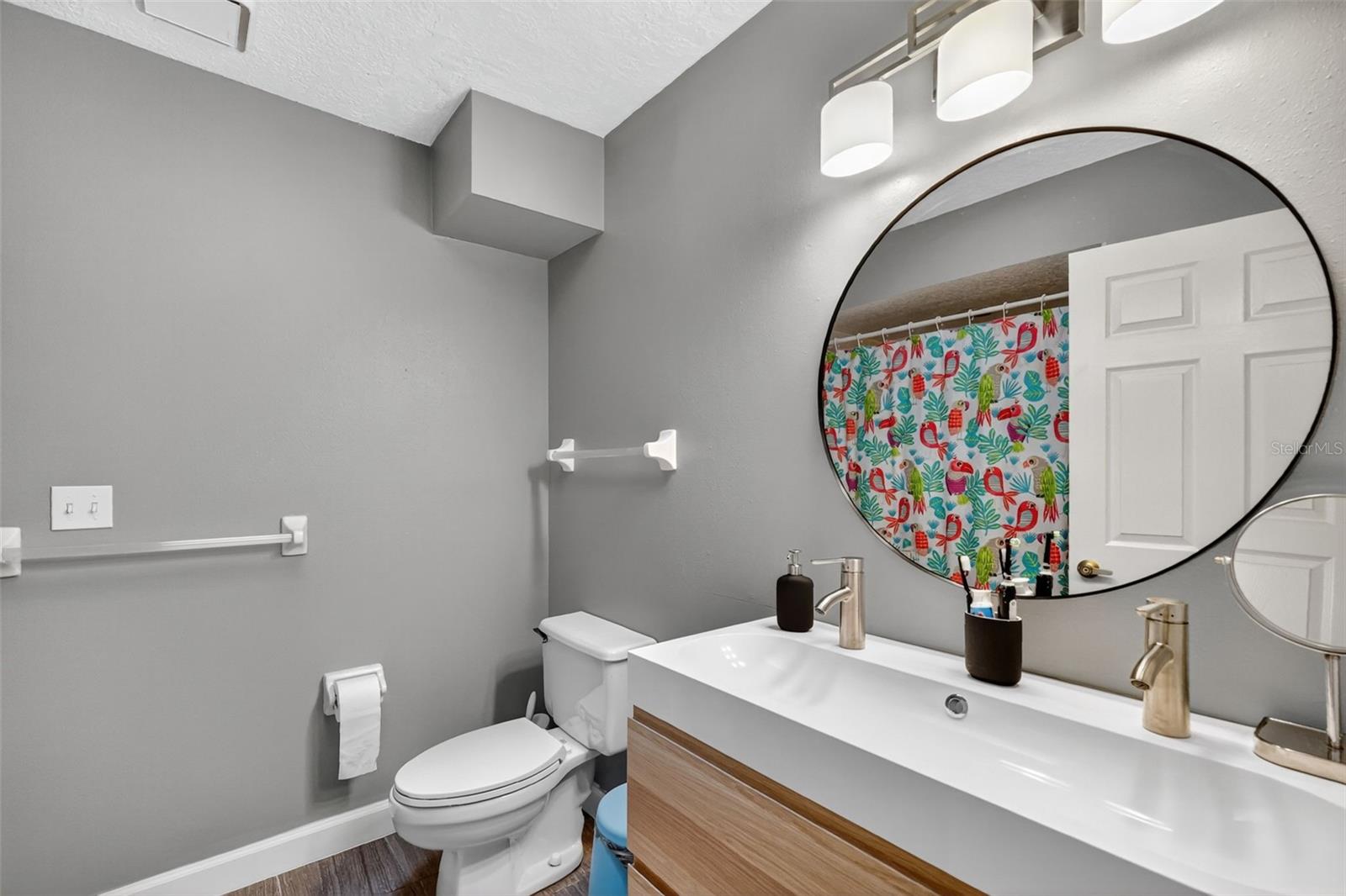 VILLAGE GREEN - Residential