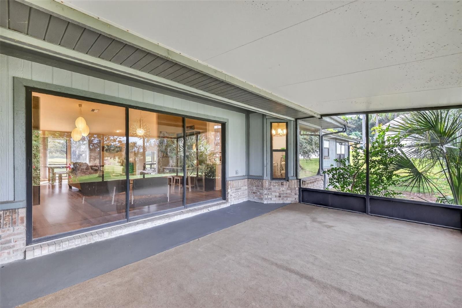 VILLAGE GREEN - Residential