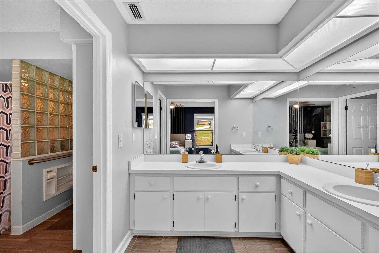 VILLAGE GREEN - Residential