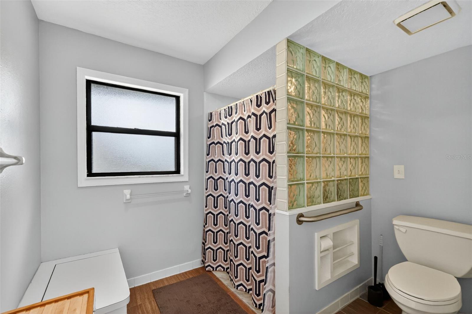 VILLAGE GREEN - Residential