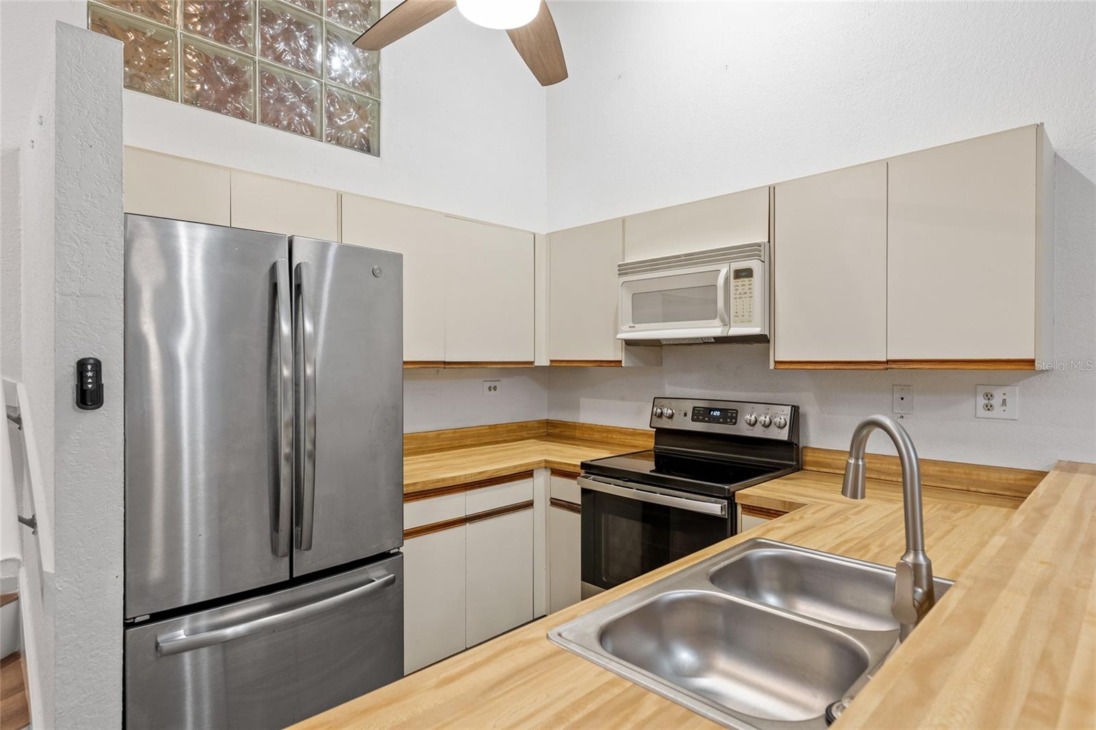 LAKE FOREST CONDO - Residential