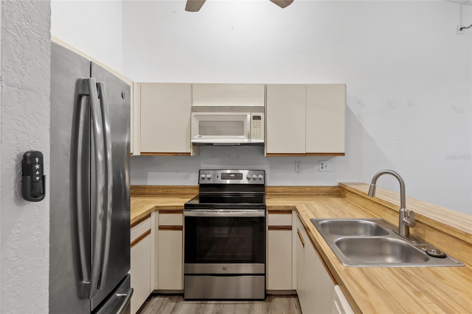 LAKE FOREST CONDO - Residential