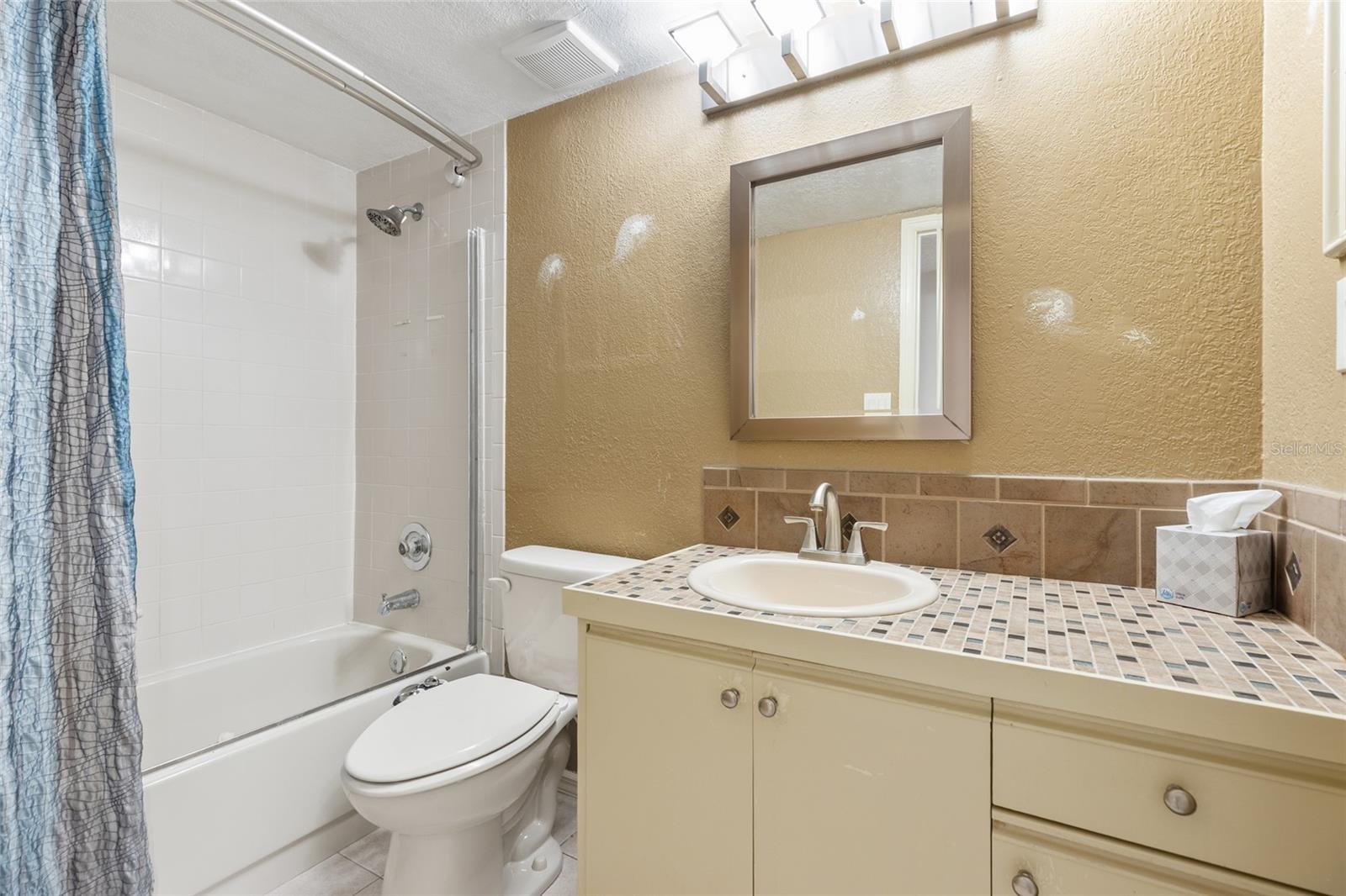 LAKE FOREST CONDO - Residential