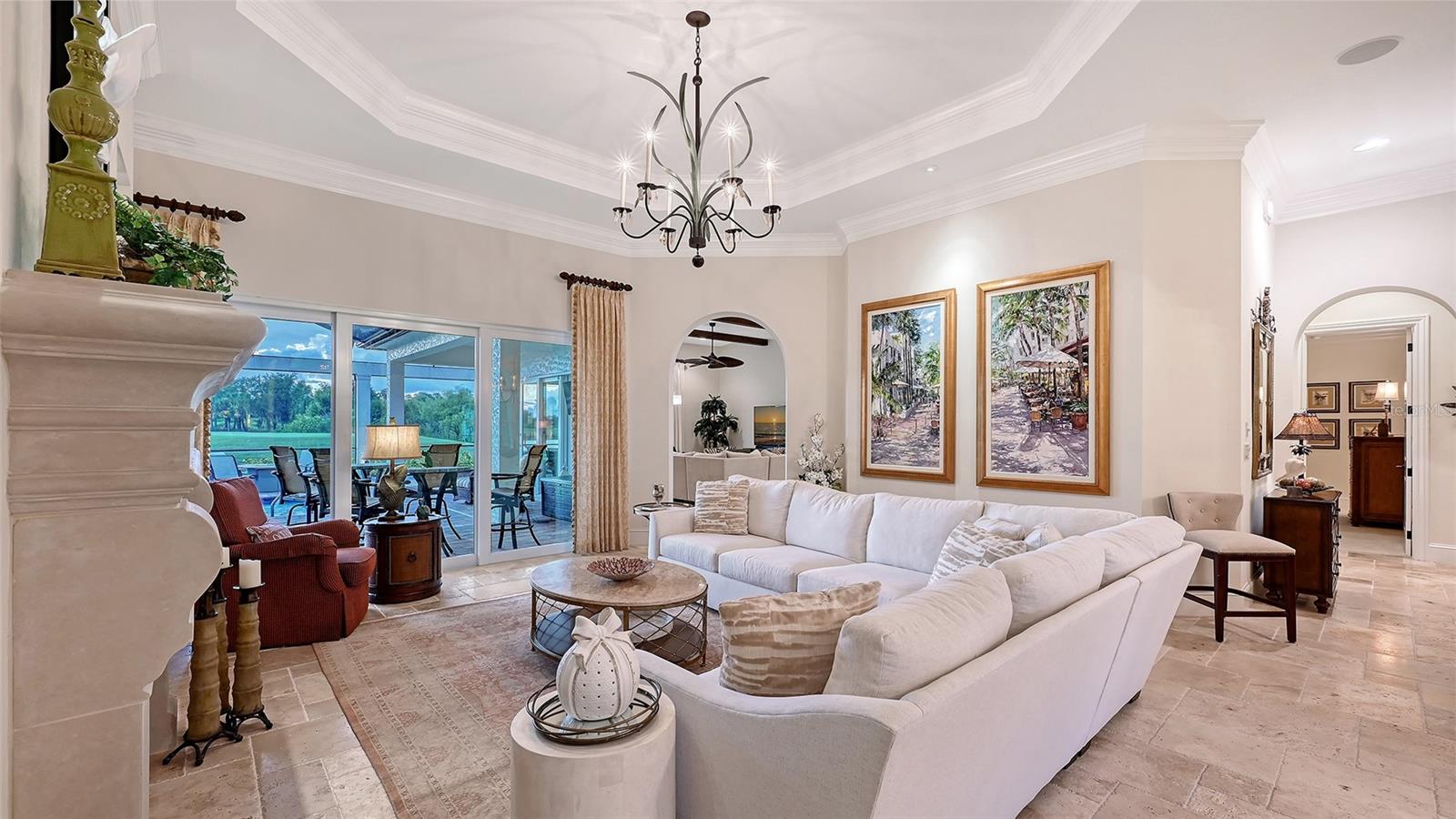 FOUNDERS CLUB - Residential
