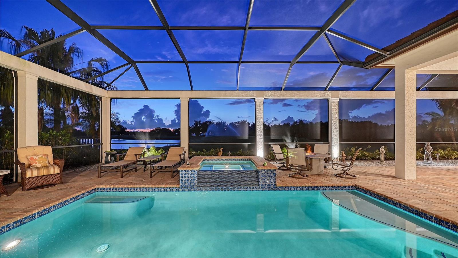 FOUNDERS CLUB - Residential