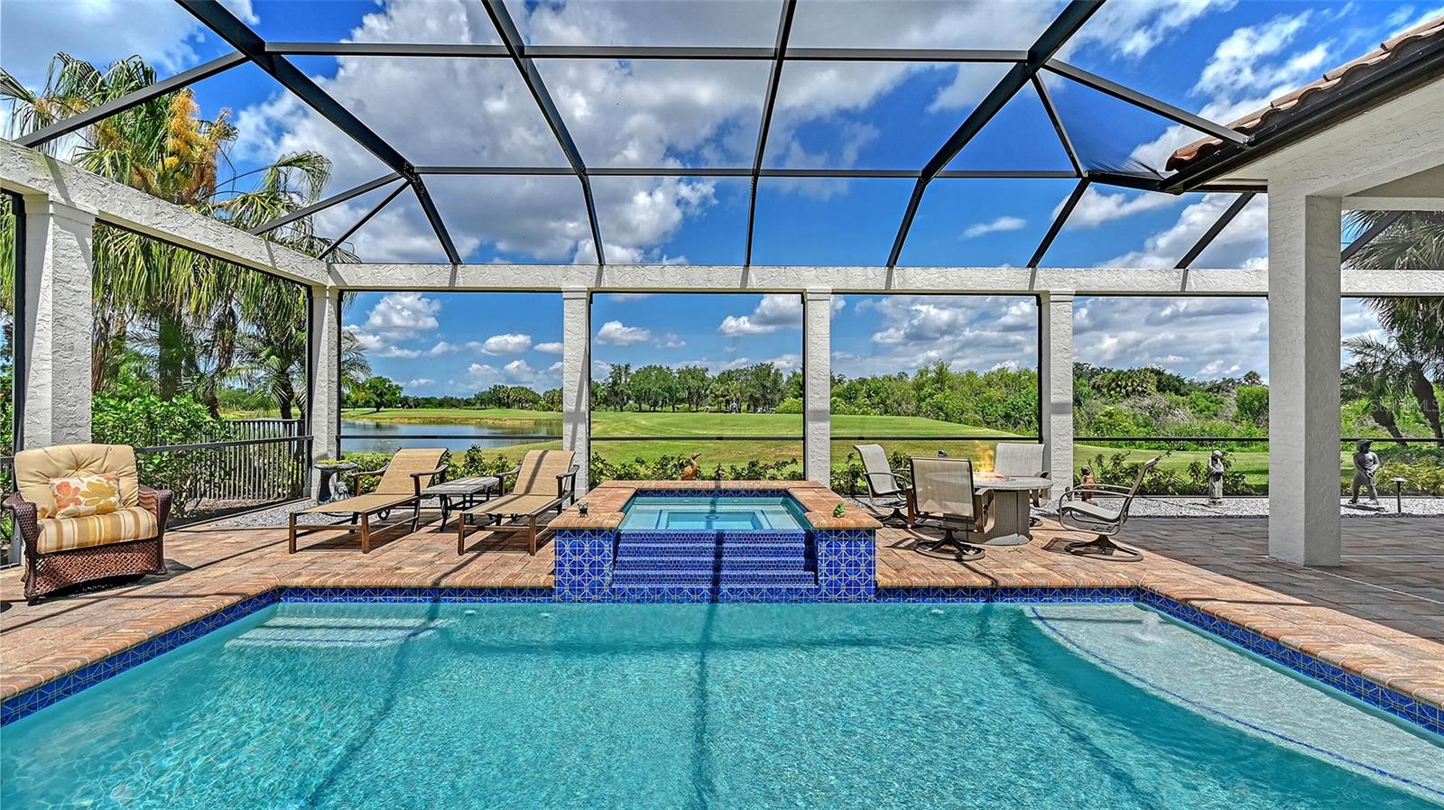 FOUNDERS CLUB - Residential