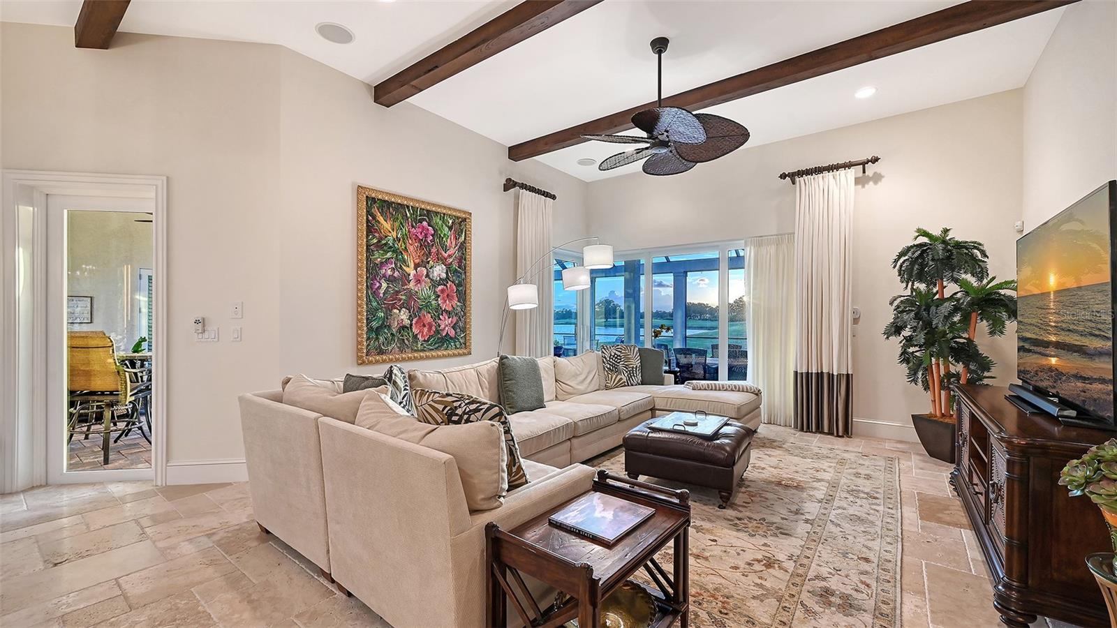 FOUNDERS CLUB - Residential