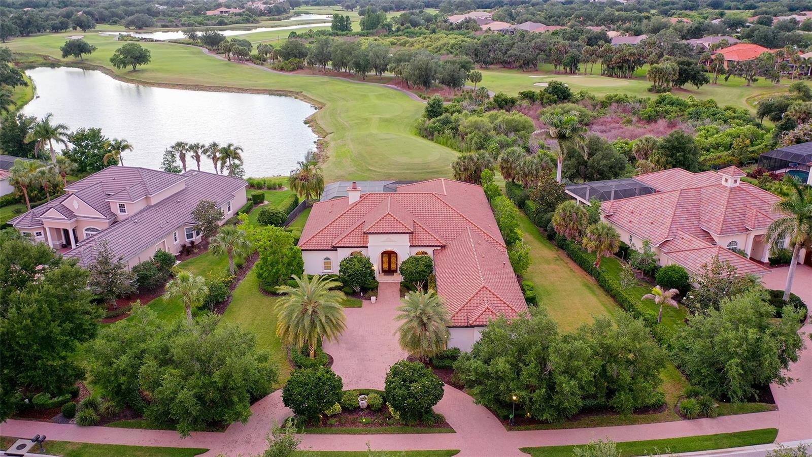 FOUNDERS CLUB - Residential