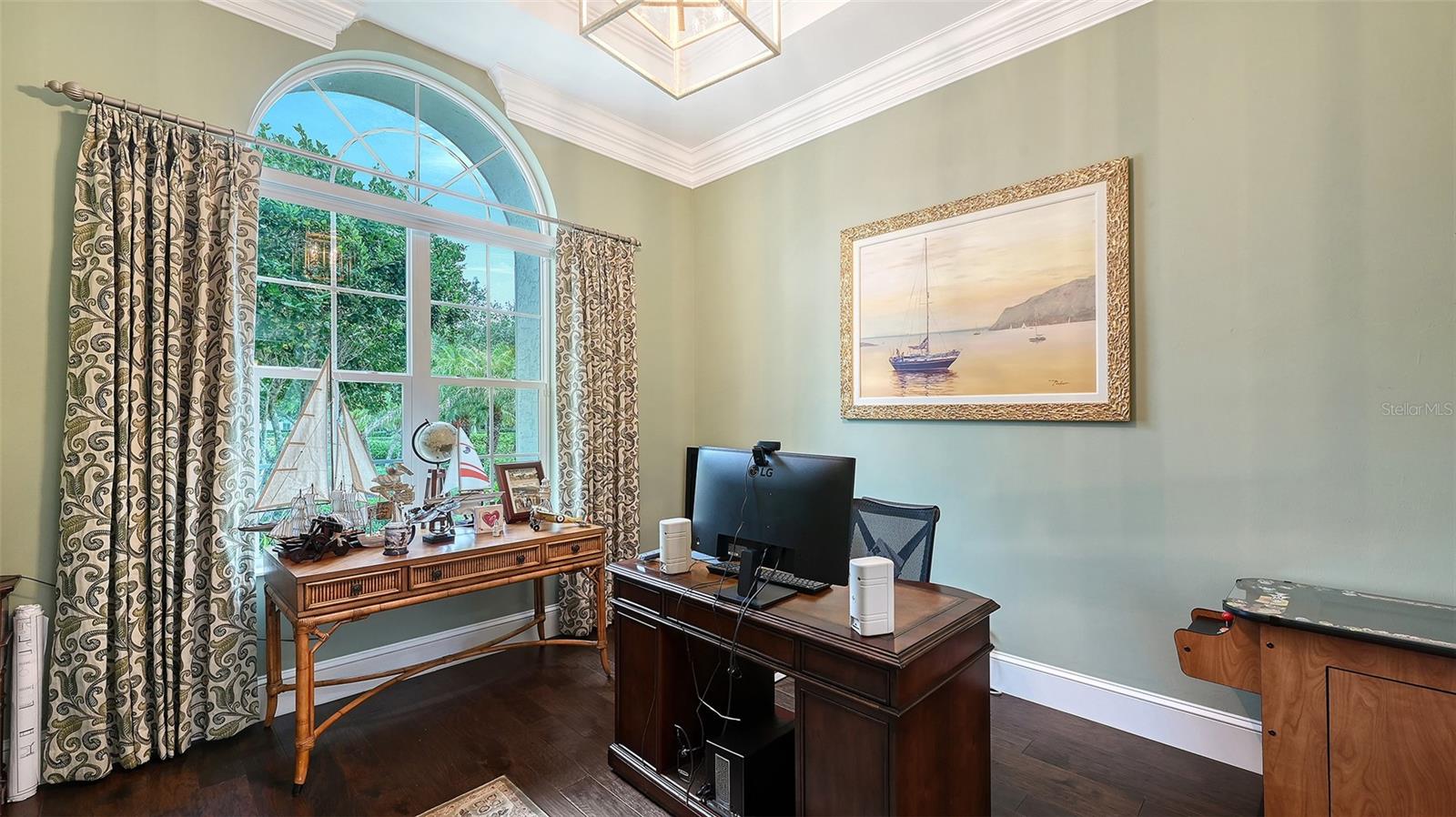 FOUNDERS CLUB - Residential