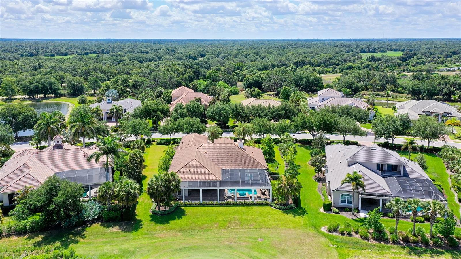 FOUNDERS CLUB - Residential