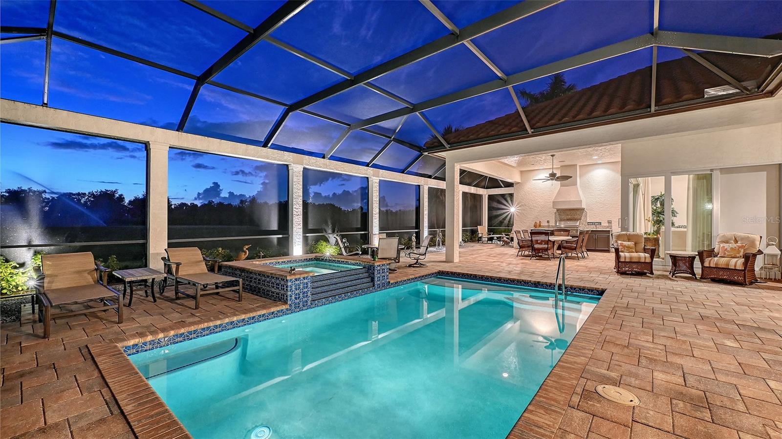 FOUNDERS CLUB - Residential