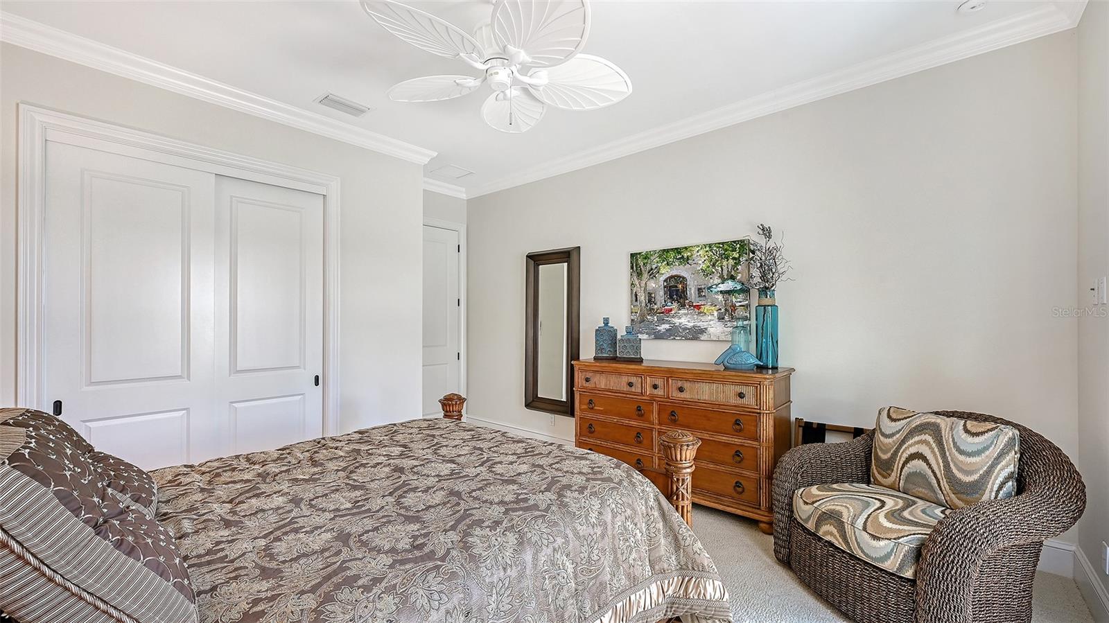 FOUNDERS CLUB - Residential