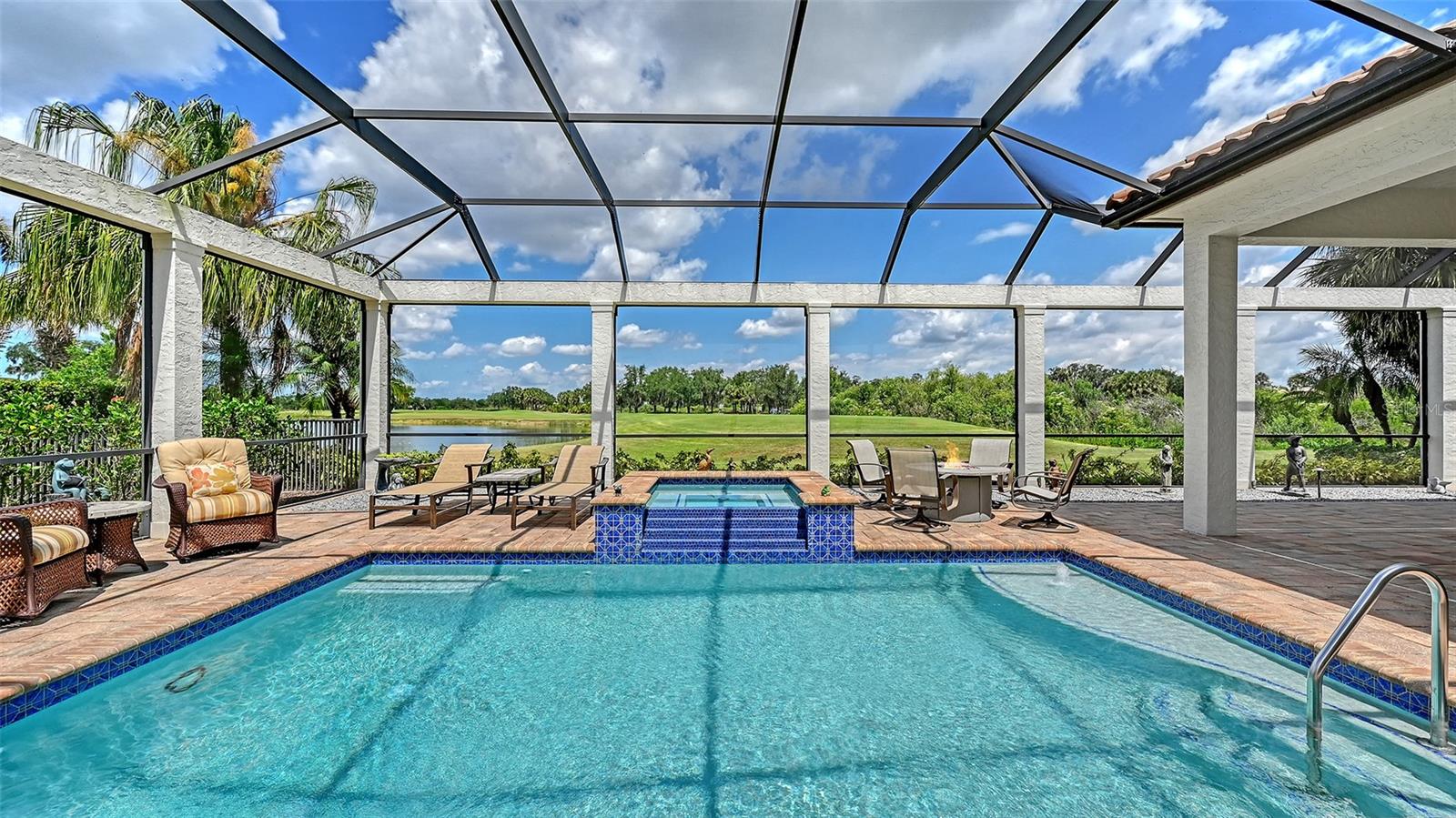 FOUNDERS CLUB - Residential