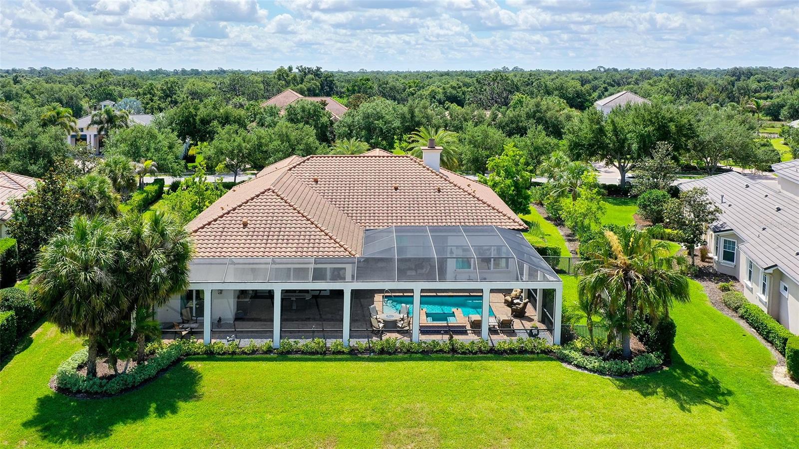 FOUNDERS CLUB - Residential