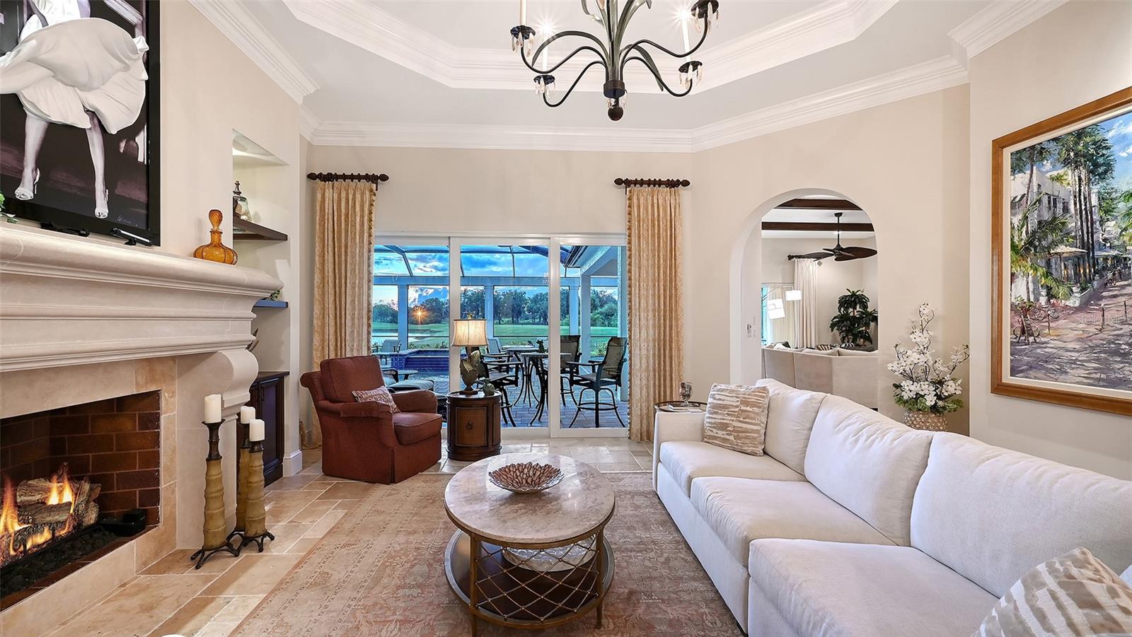 FOUNDERS CLUB - Residential