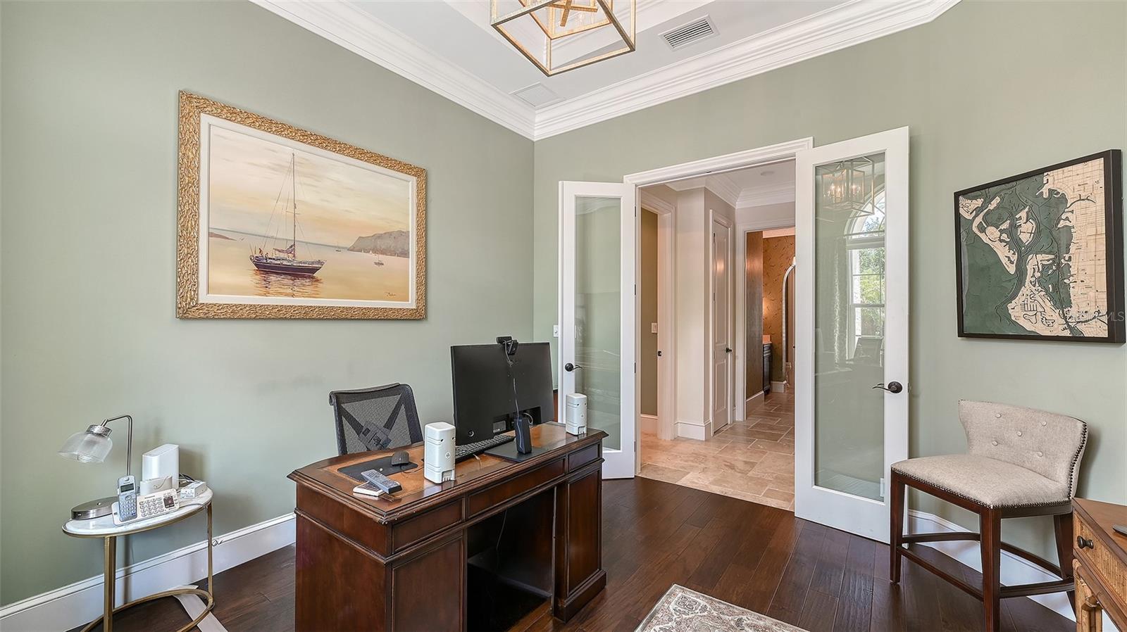FOUNDERS CLUB - Residential