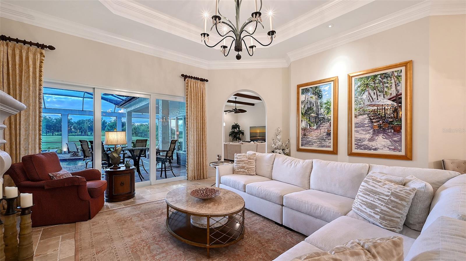 FOUNDERS CLUB - Residential