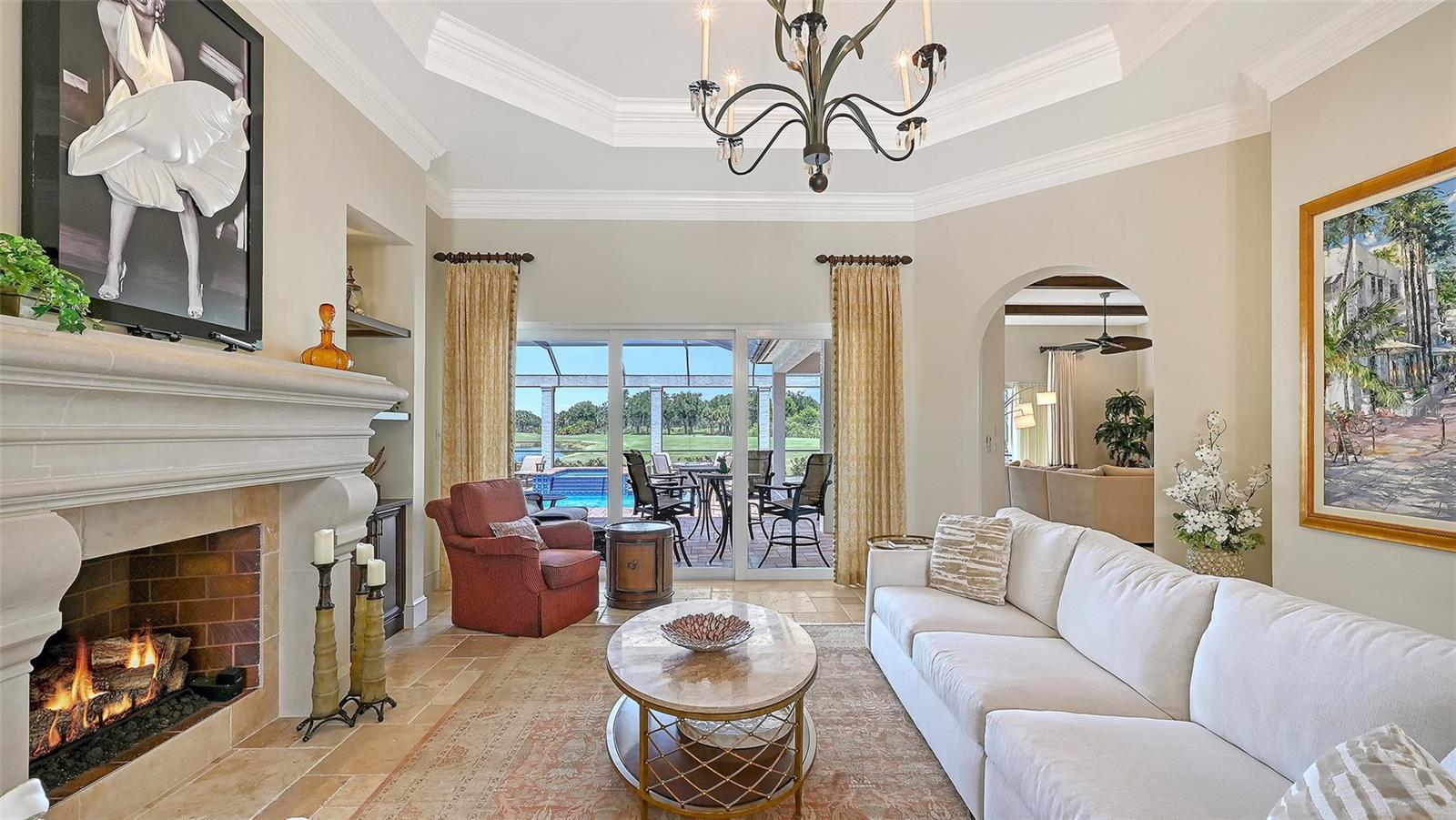 FOUNDERS CLUB - Residential