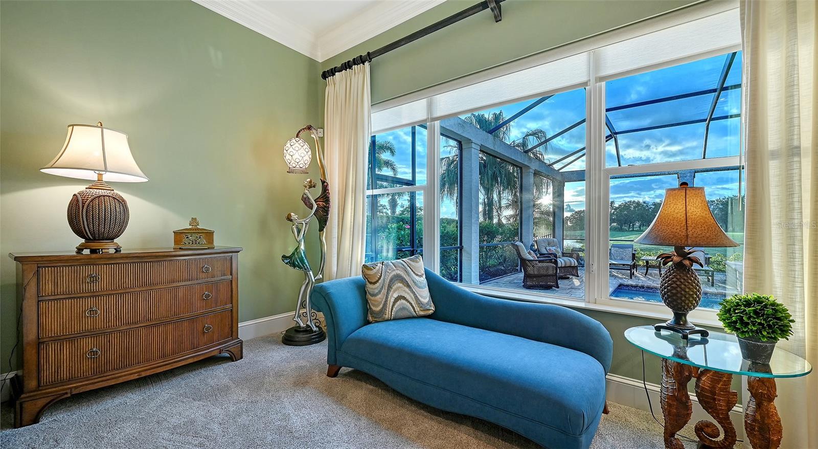 FOUNDERS CLUB - Residential