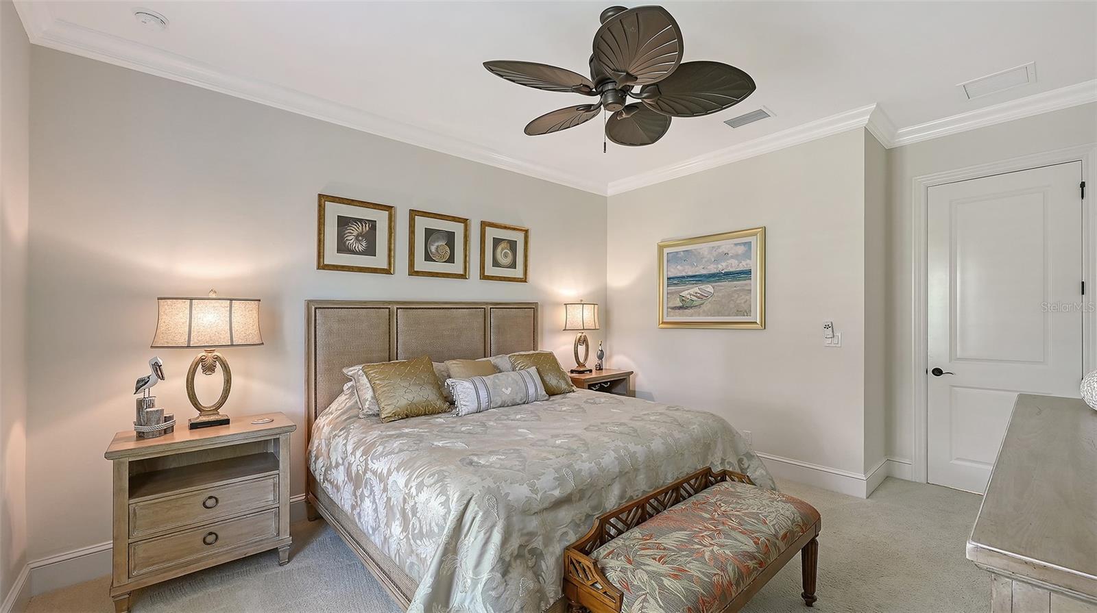FOUNDERS CLUB - Residential