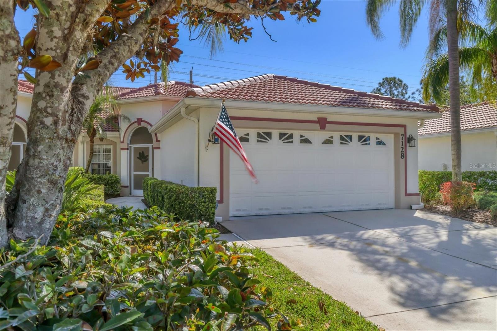 7128 MELROSE PLACE