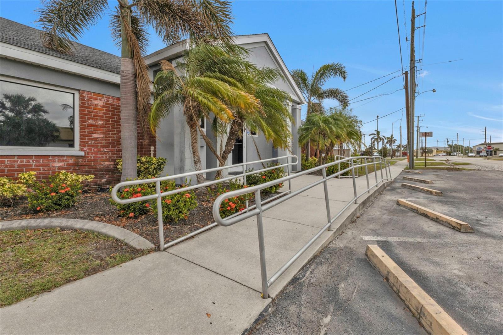 128 W CHARLOTTE AVENUE