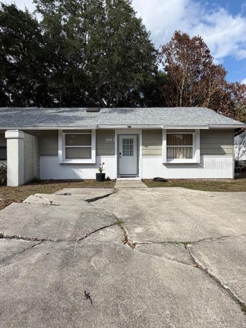 Photo of 9943 Burl Way, Orlando, FL 32817 (MLS # O6403406)