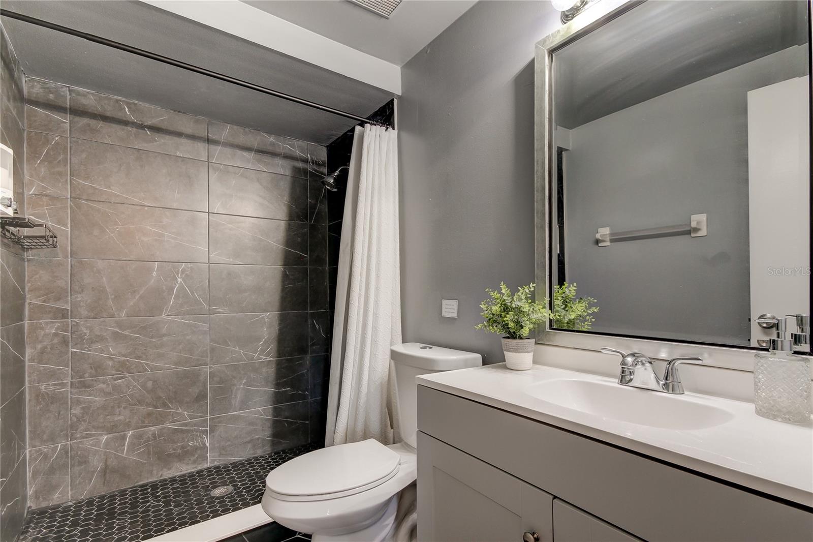 NORTH LAKES SEC C UNIT 1 - Residential