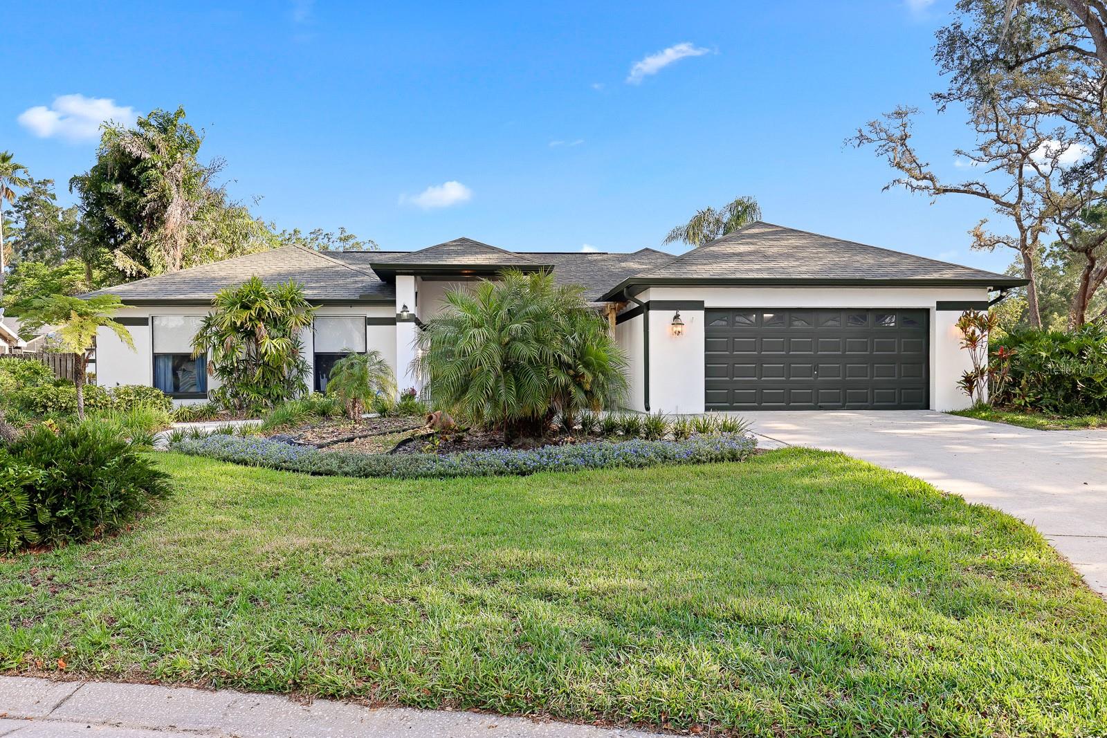 1004 HOLLYBERRY COURT