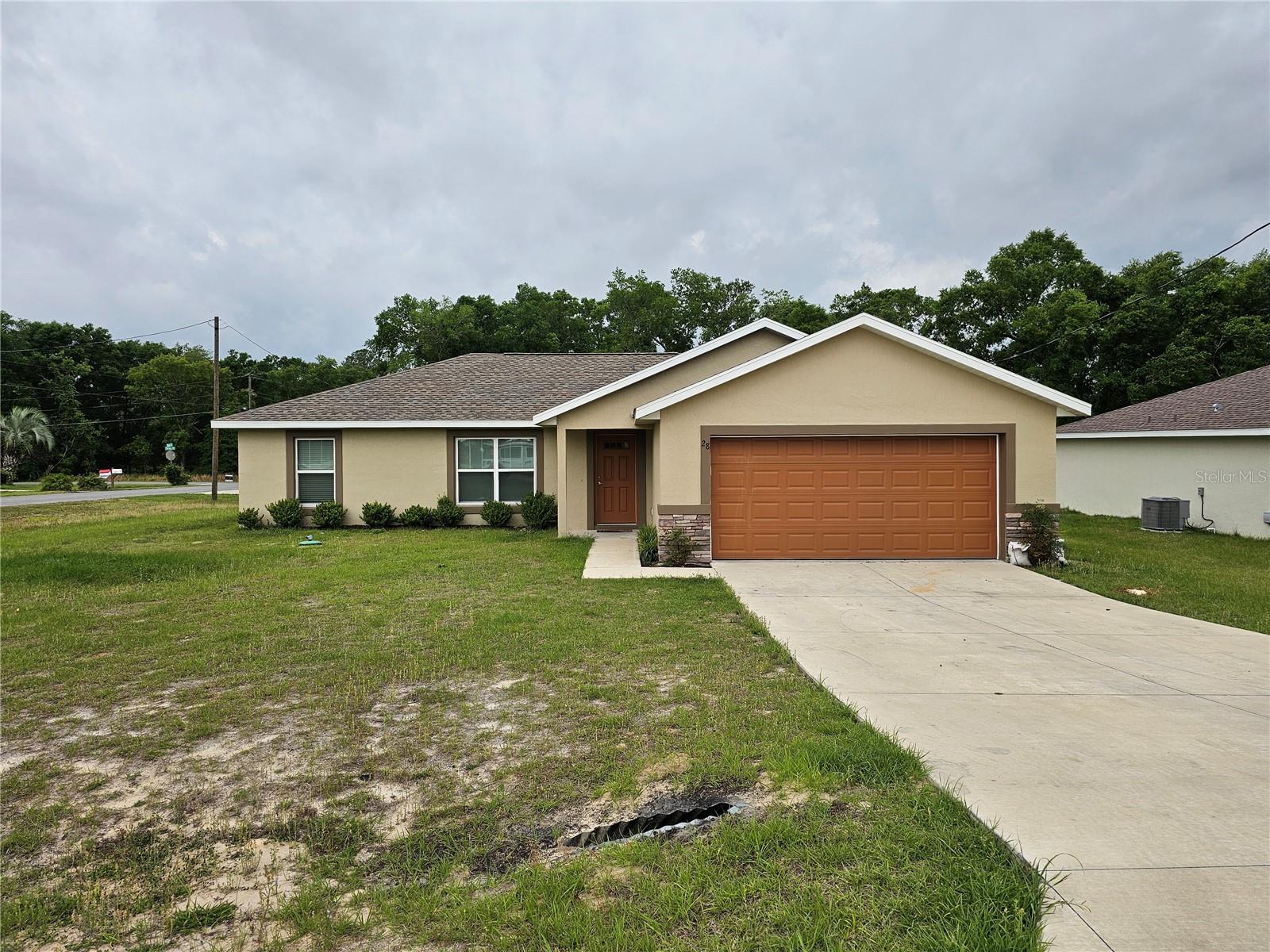 FOR RENT – 3BR/2BA Home | Silver Springs Shores
Spacious 3 bedroom, 2 bathroom, 2-car garage home with 1,465 sq ft of living space, in Silver Springs Shores.
? Open split-bedroom floor plan
? Wood-look vinyl plank flooring throughout
? Kitchen with granite counters, large island, soft-close wood cabinets
? Stainless steel appliances: refrigerator, glass-top stove, dishwasher, microwave, garbage disposal
? Master suite with double sinks, tiled shower, and large walk-in closet
? Shaker cabinets & granite in both bathrooms
? Ceiling fans in all bedrooms & living room
? Inside laundry room off the kitchen
? Covered outdoor lanai
?? On well – no water bill!
?? No pets | ?? No smoking
?? First month's rent + security deposit required
Available now – schedule your showing today!