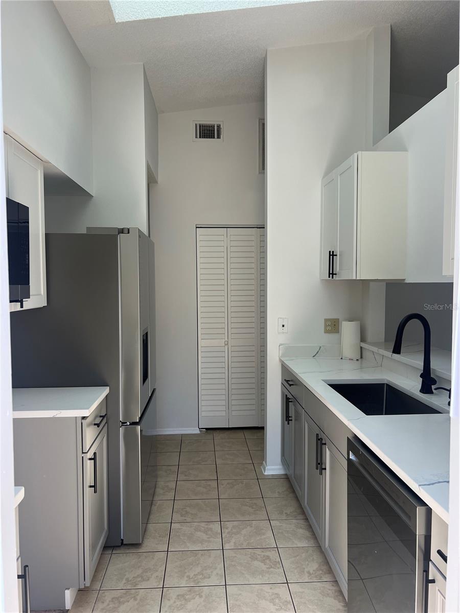 1513 HERITAGE LANE 1513