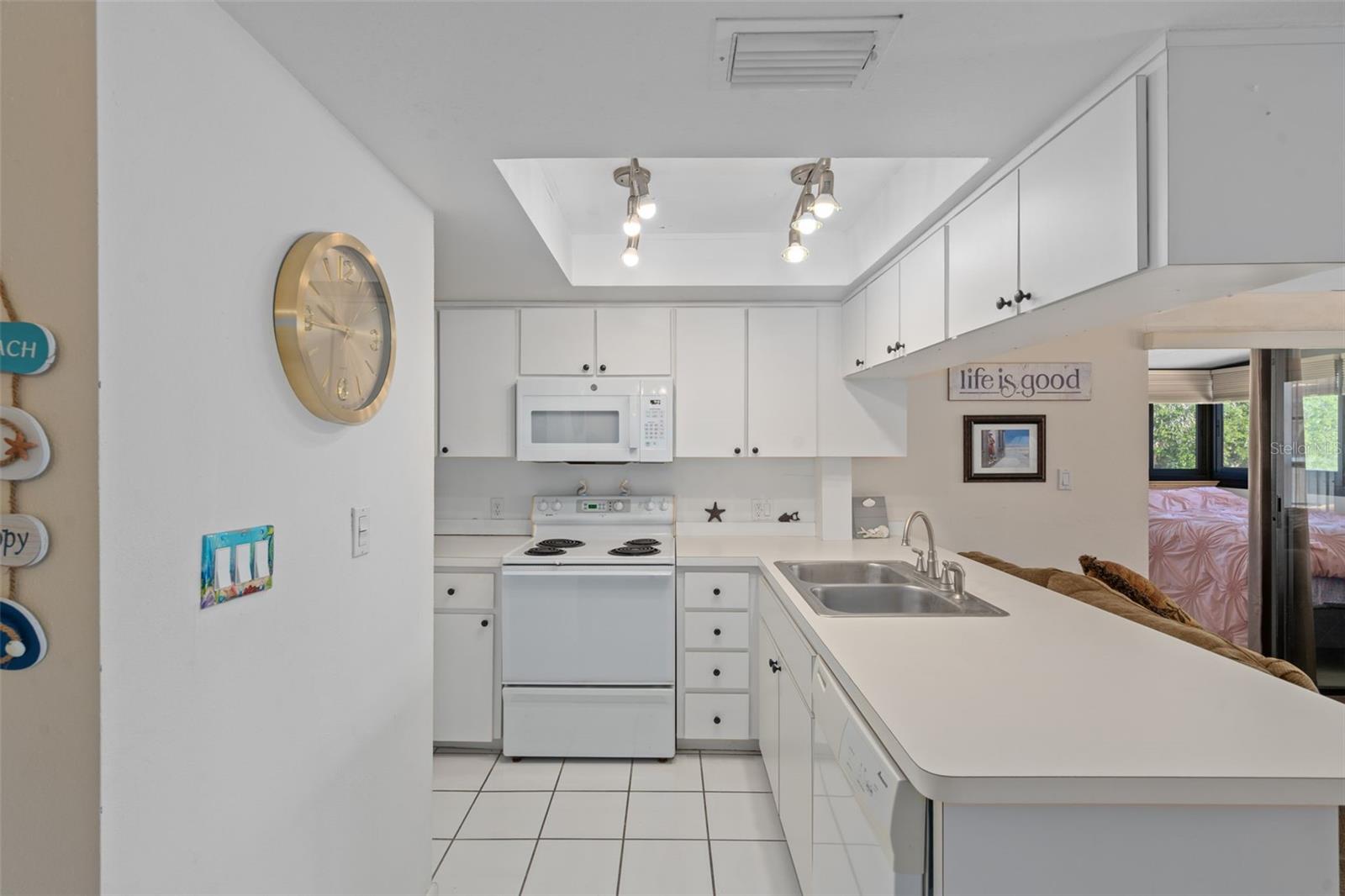 LAKE TARPON VILLAS CONDO - Residential