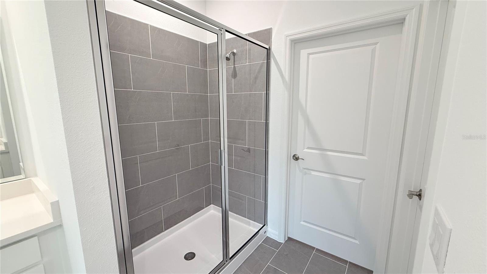 COVERED BRIDGE/LIBERTY BLUFF P - Residential Lease