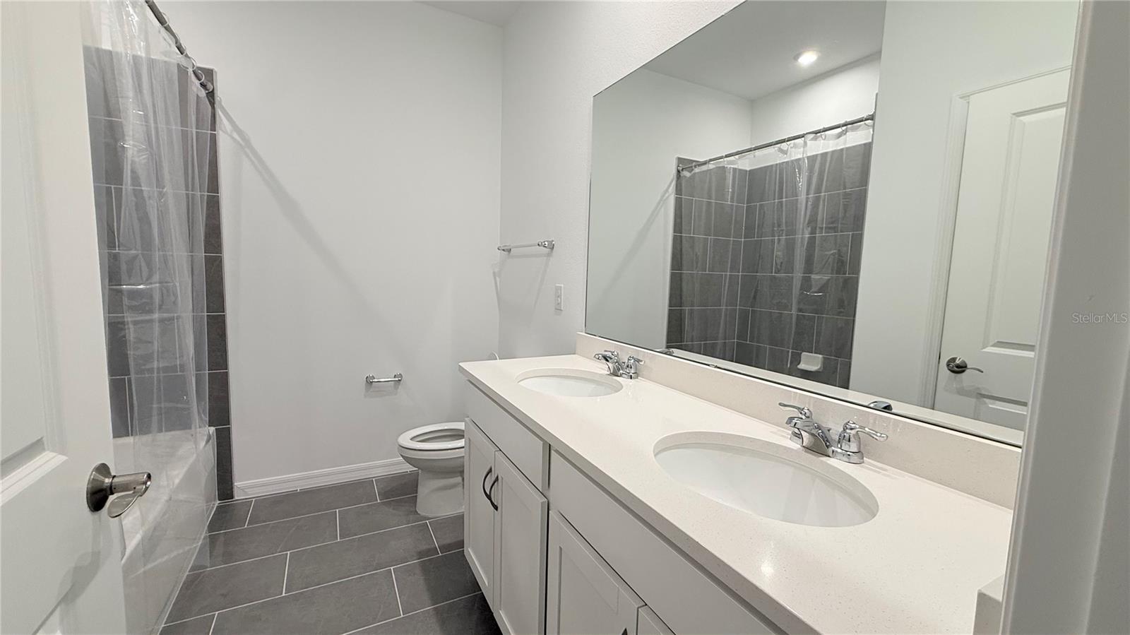 COVERED BRIDGE/LIBERTY BLUFF P - Residential Lease