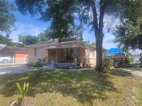 Photo of 2105 W Saint Joseph Street, Tampa, FL 33607 (MLS # A4661559)