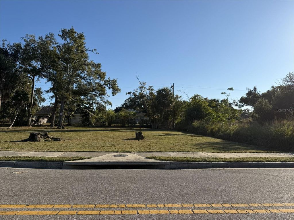 Photo of 1472 22nd Street, Sarasota, FL 34234 (MLS # O6374208)